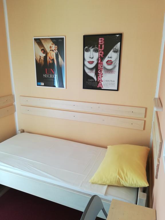 Cinema House Single & Double & Hiša za goste 2*