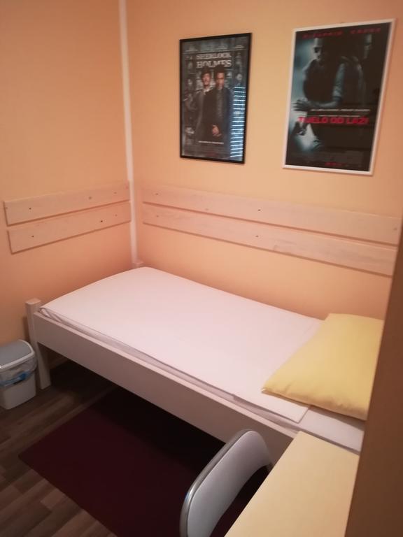Cinema House Single & Double & Hiša za goste 2*
