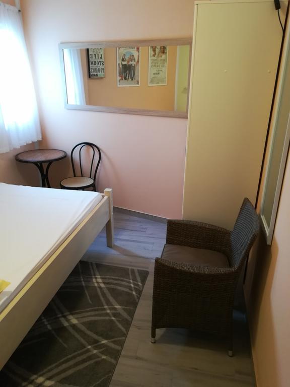 Cinema House Single & Double & 2* Pula