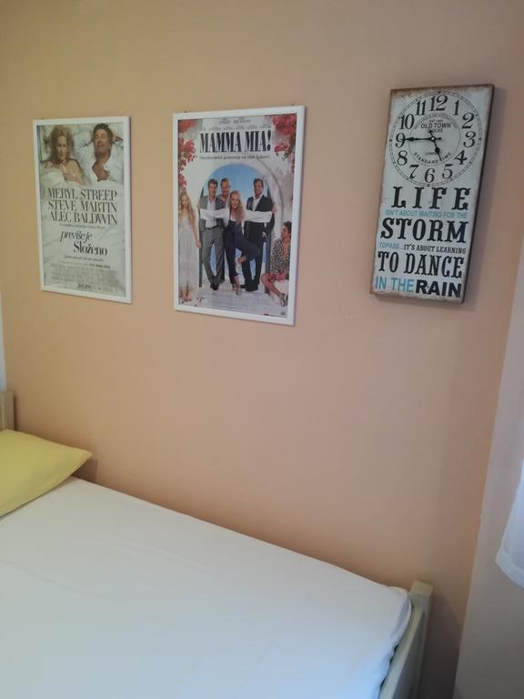 Hiša za goste Cinema House Single & Double & 2*